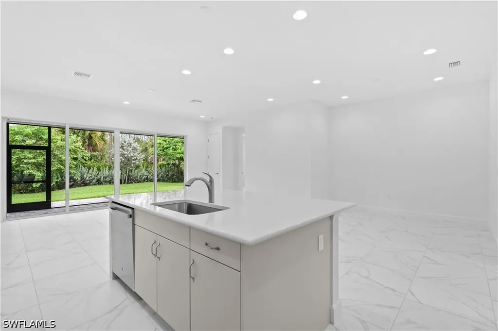 2589 Kingfisher Drive Naples FL 34112
