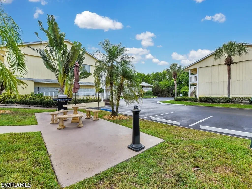 4617 Bayshore Drive Naples FL 34112