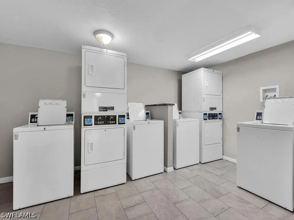 4617 Bayshore Drive Naples FL 34112