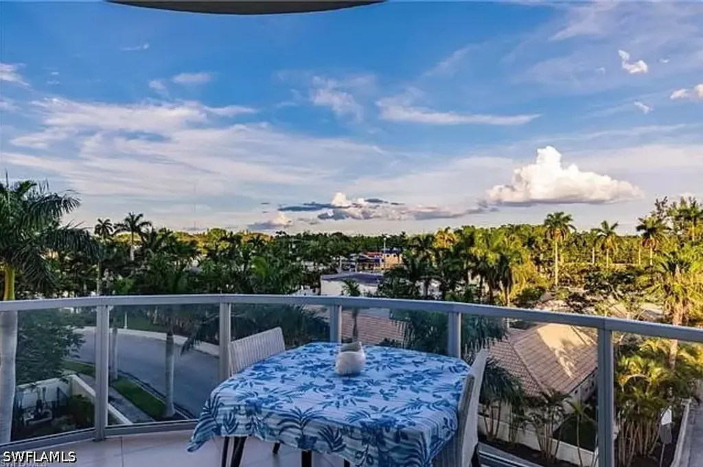 3000 Oasis Grand Boulevard Fort Myers FL 33916