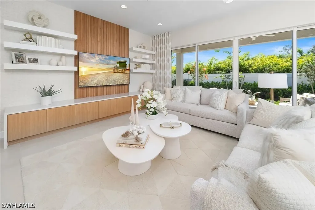 2569 Kingfisher Drive Naples FL 34112