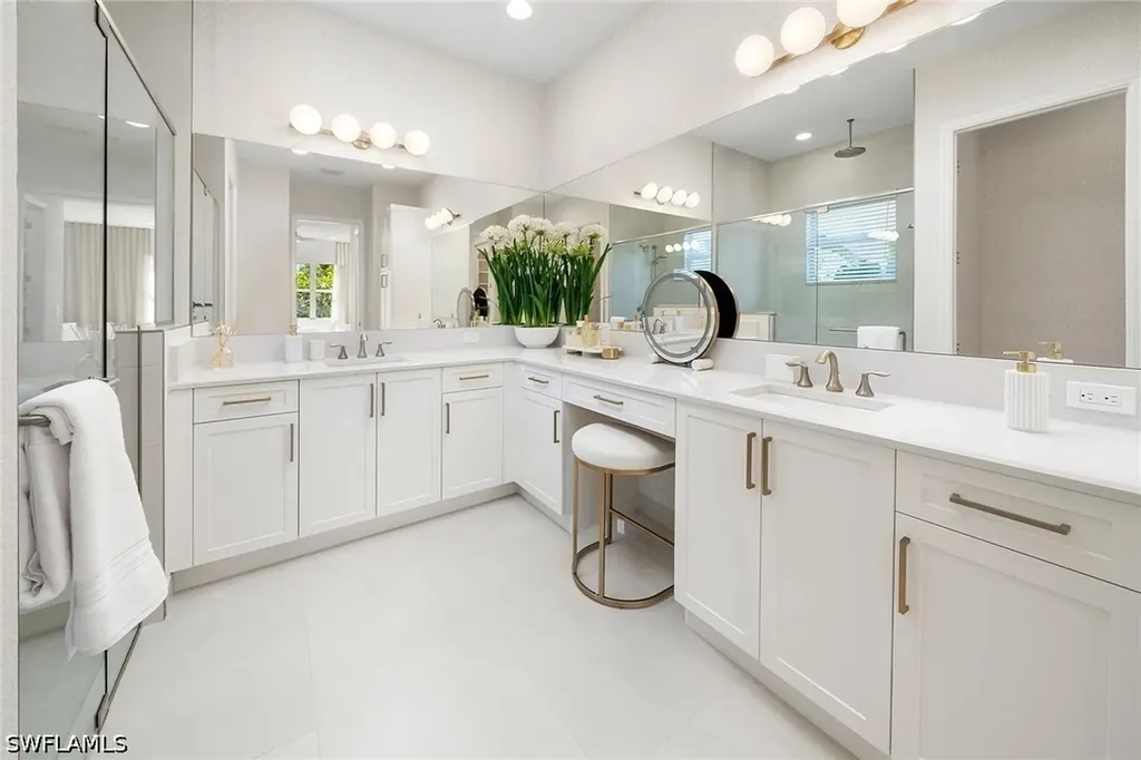 2569 Kingfisher Drive Naples FL 34112