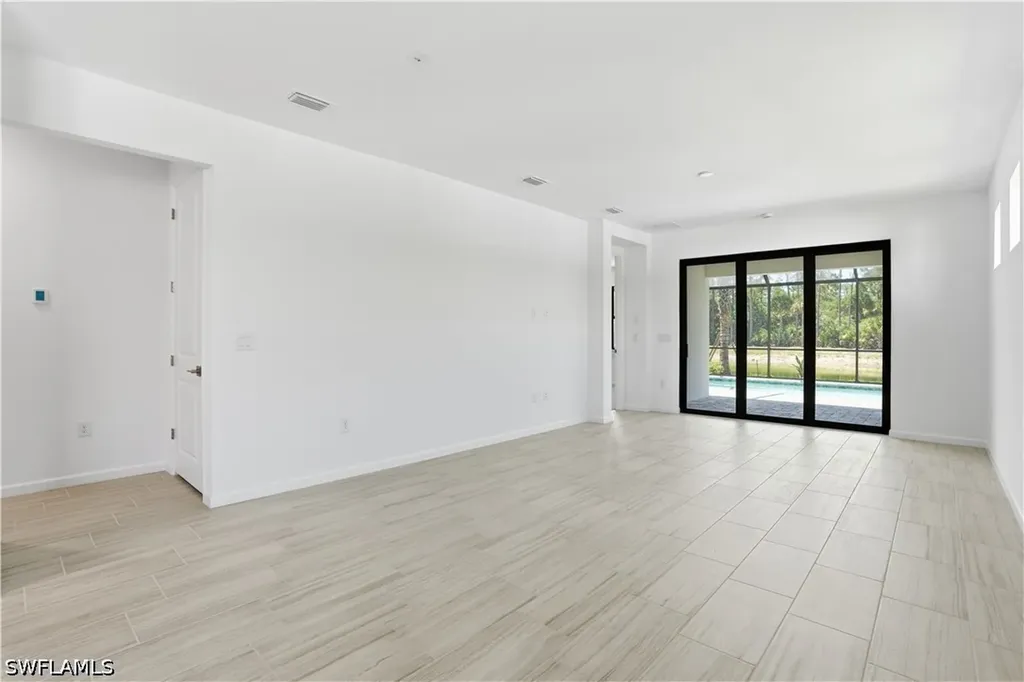 2139 Freemont Way Naples FL 34120