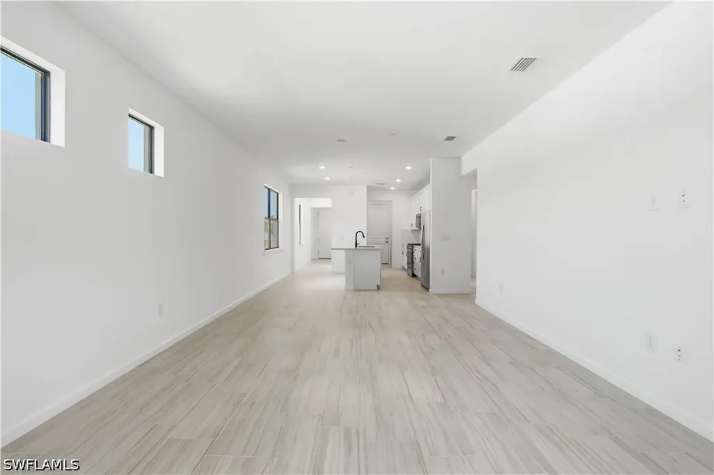 2139 Freemont Way Naples FL 34120