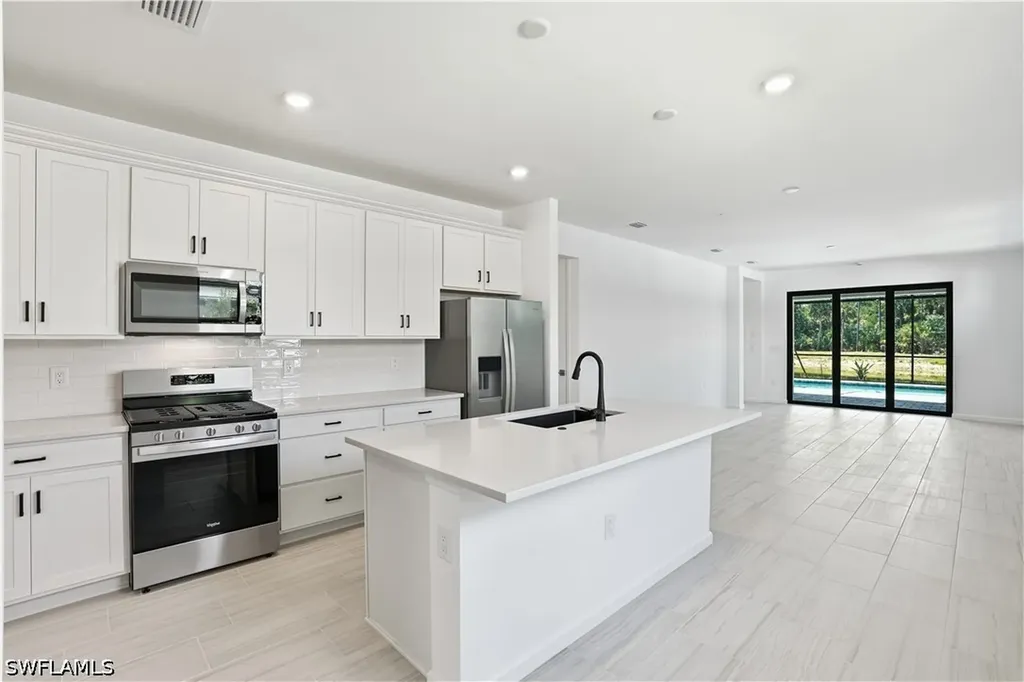 2139 Freemont Way Naples FL 34120