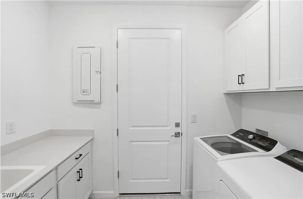 2139 Freemont Way Naples FL 34120