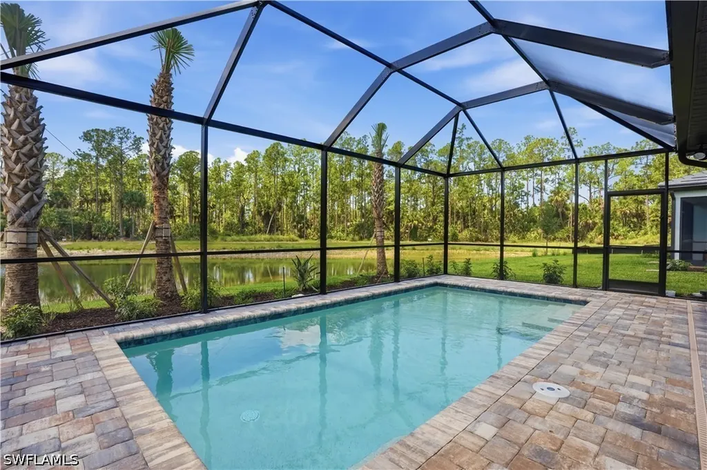 2139 Freemont Way Naples FL 34120