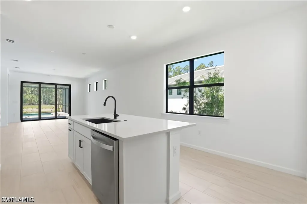 2139 Freemont Way Naples FL 34120