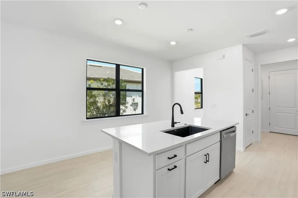 2139 Freemont Way Naples FL 34120