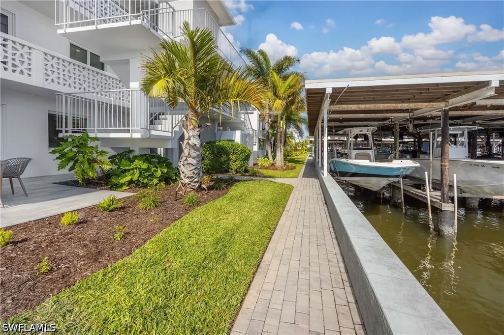 1100 8th Avenue S Naples FL 34102
