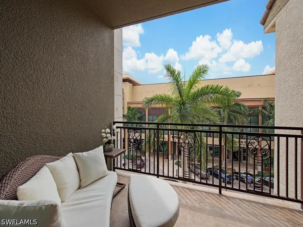 9123 Strada Place Naples FL 34108