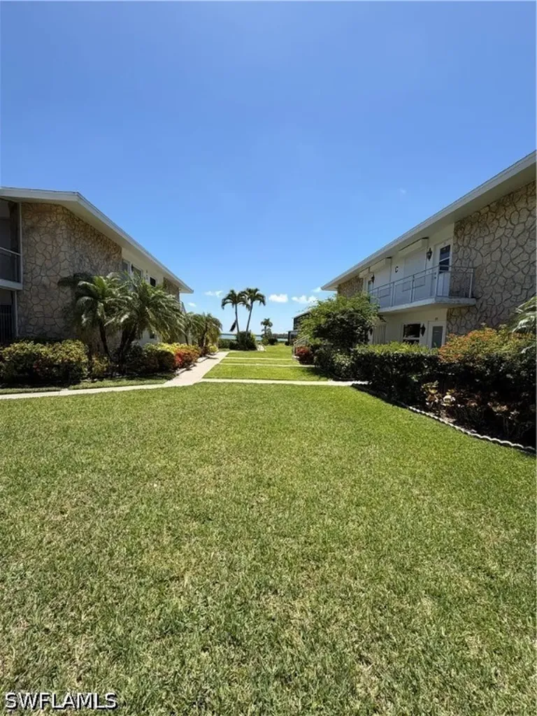 330 Kon Tiki Drive Naples FL 34113