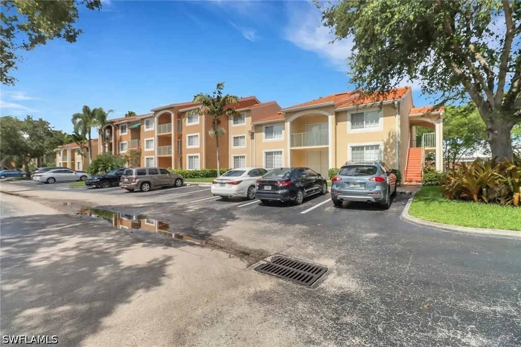 1210 Wildwood Lakes Boulevard Naples FL 34104