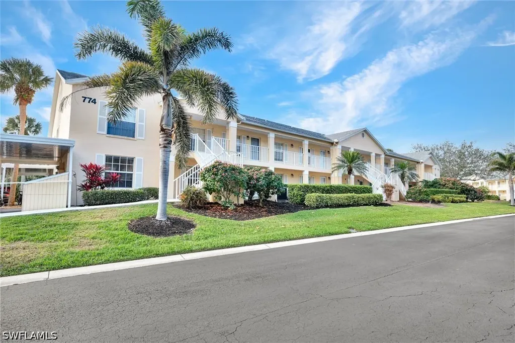 774 Wiggins Lake Drive Naples FL 34110