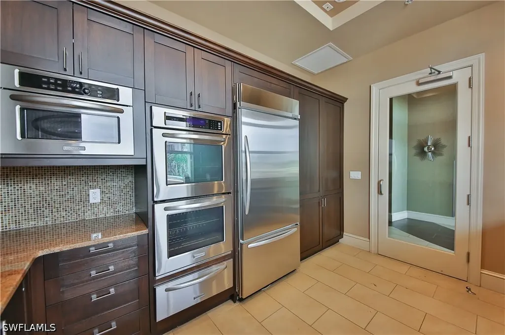 9115 Strada Place Naples FL 34108
