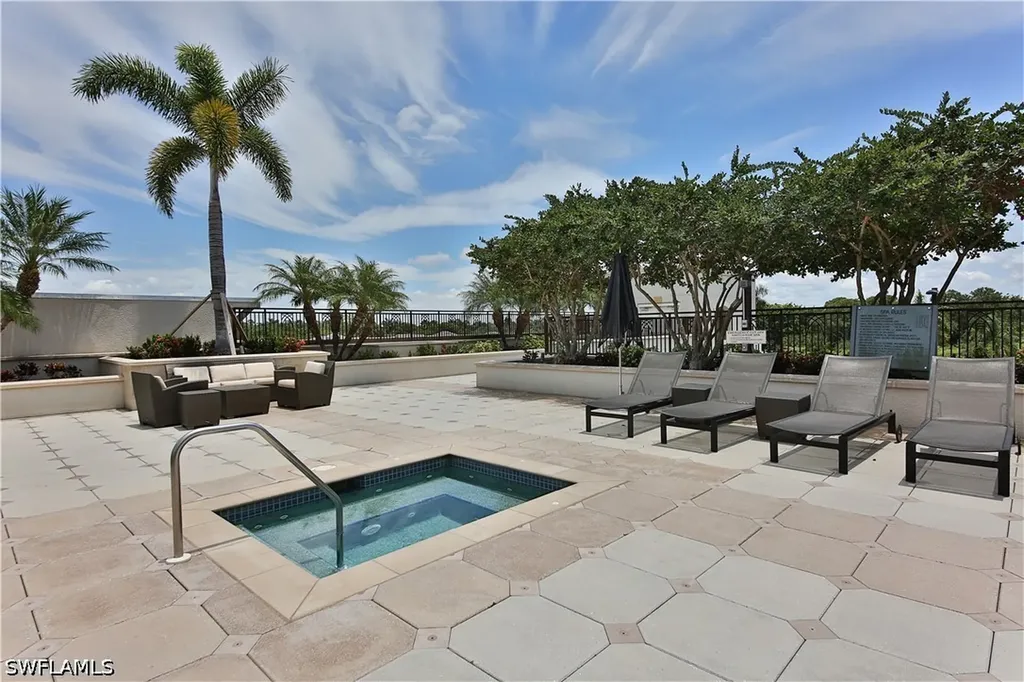 9115 Strada Place Naples FL 34108