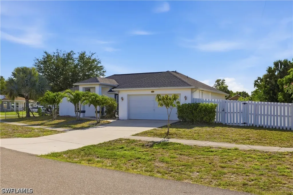 1082 Ridgeway Drive North Fort Myers FL 33903