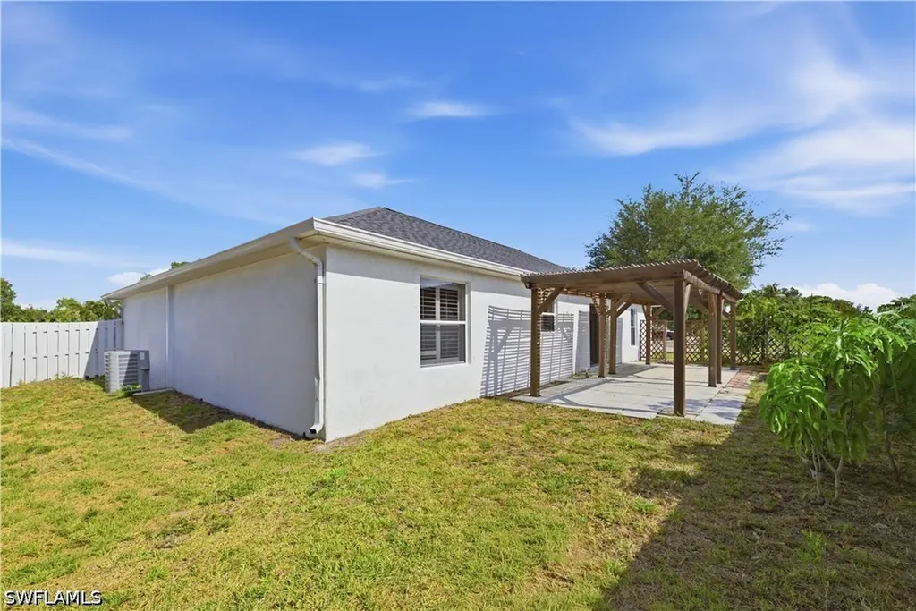 1082 Ridgeway Drive North Fort Myers FL 33903