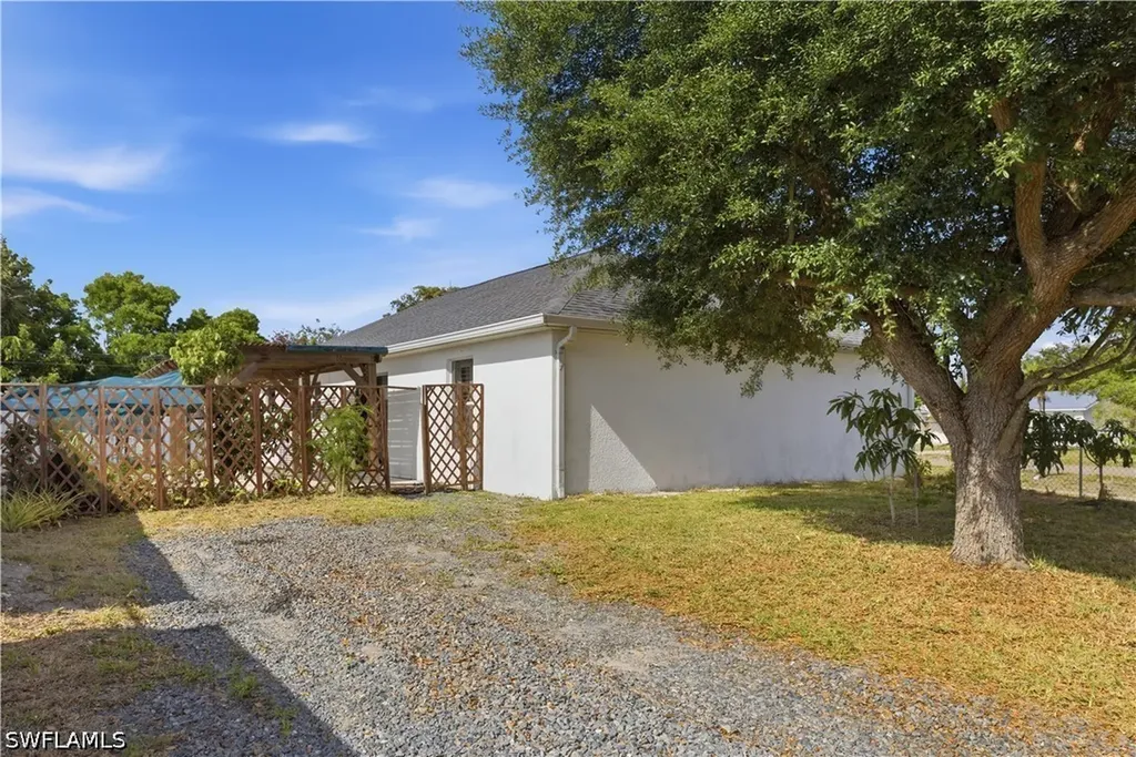 1082 Ridgeway Drive North Fort Myers FL 33903