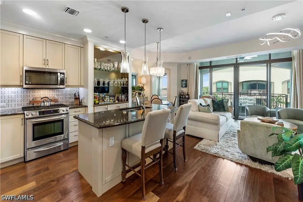 9115 Strada Place Naples FL 34108