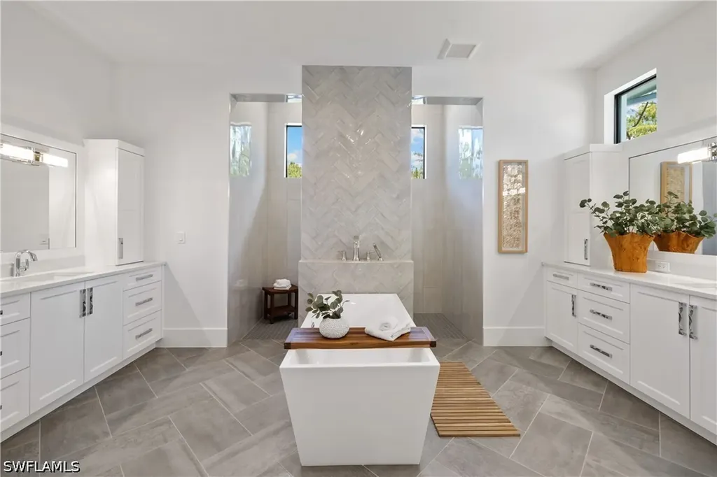 4221 7th Avenue NW Naples FL 34119
