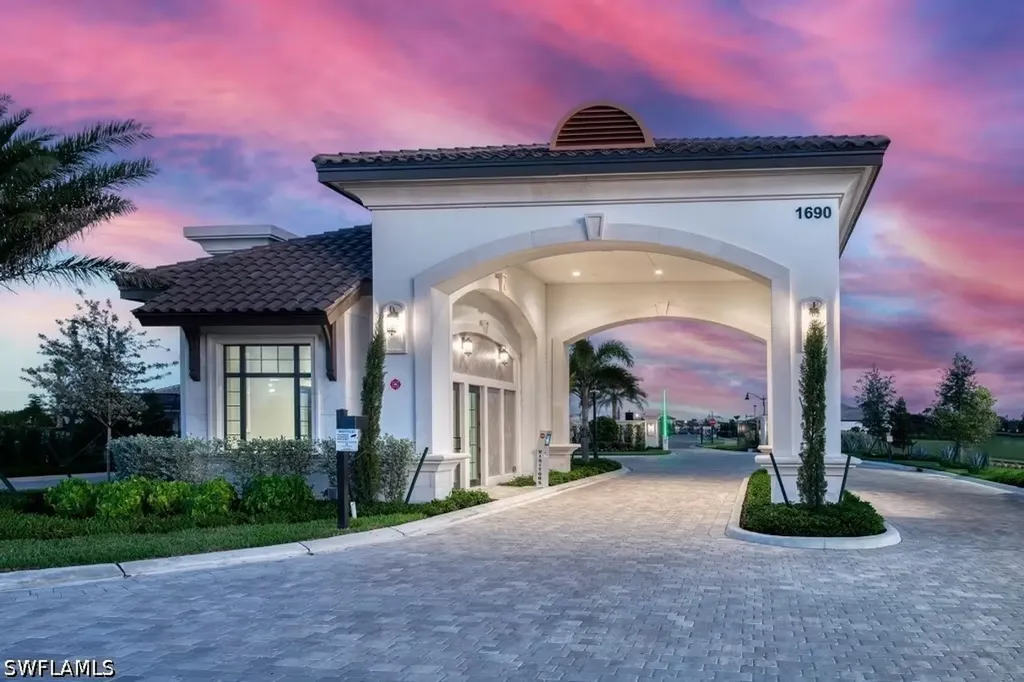 1888 Sierra Court Naples FL 34120
