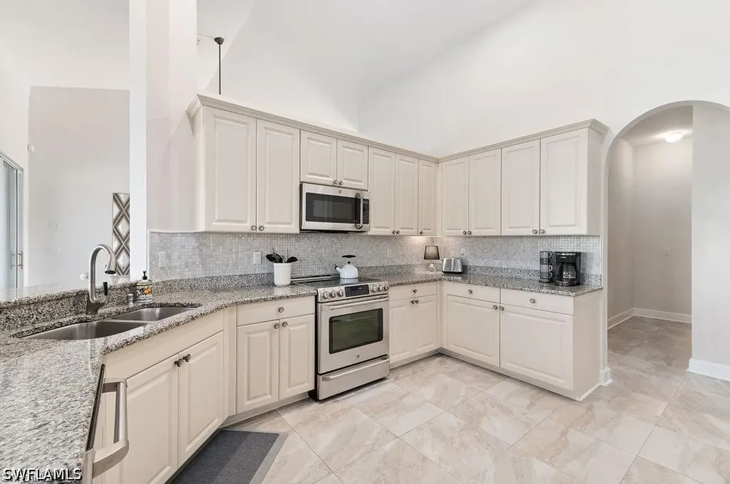 8963 Appaloosa Court Naples FL 34113