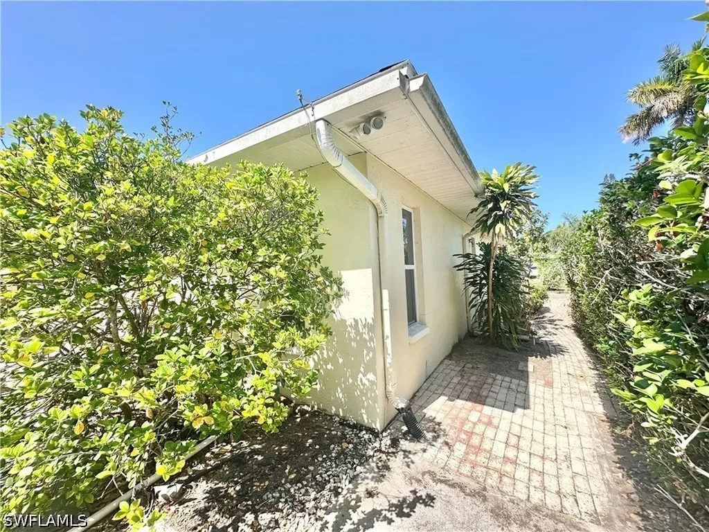 688 W Valley Drive Bonita Springs FL 34134