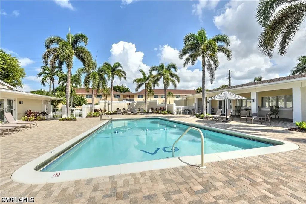 473 12th Avenue S Naples FL 34102