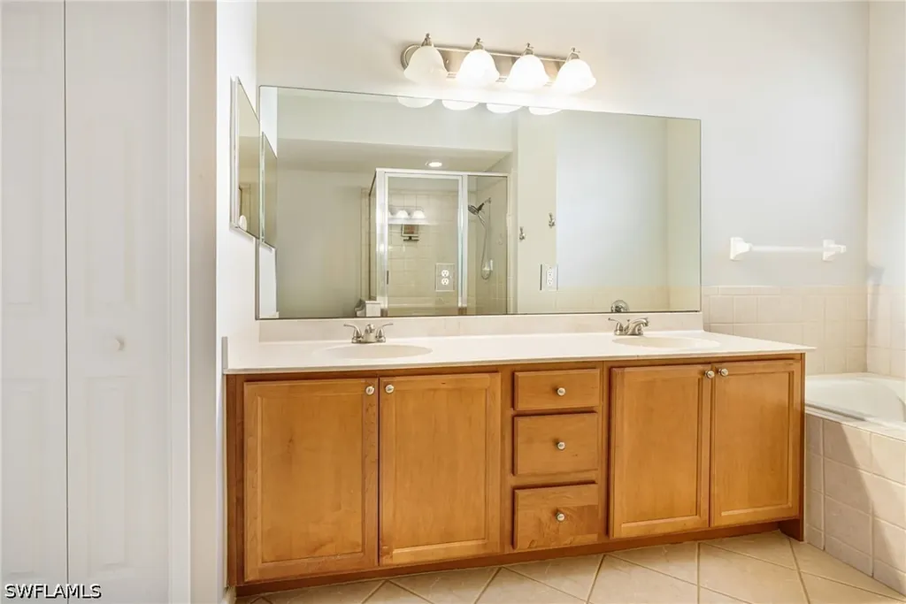 19081 Ridgepoint Drive Estero FL 33928-3915