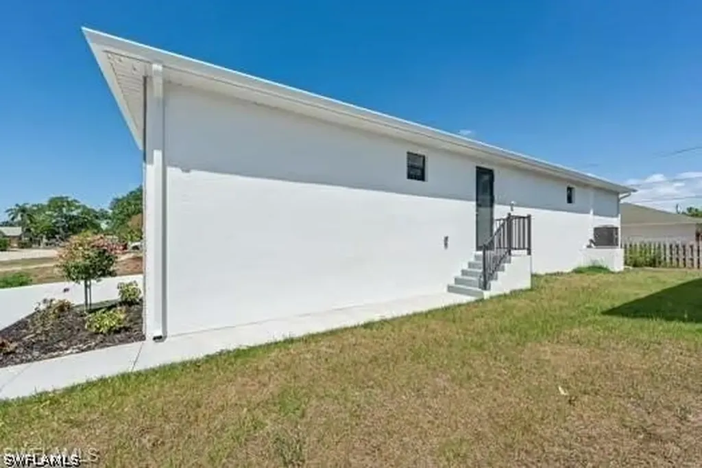 11681 Pawley Avenue Bonita Springs FL 34135
