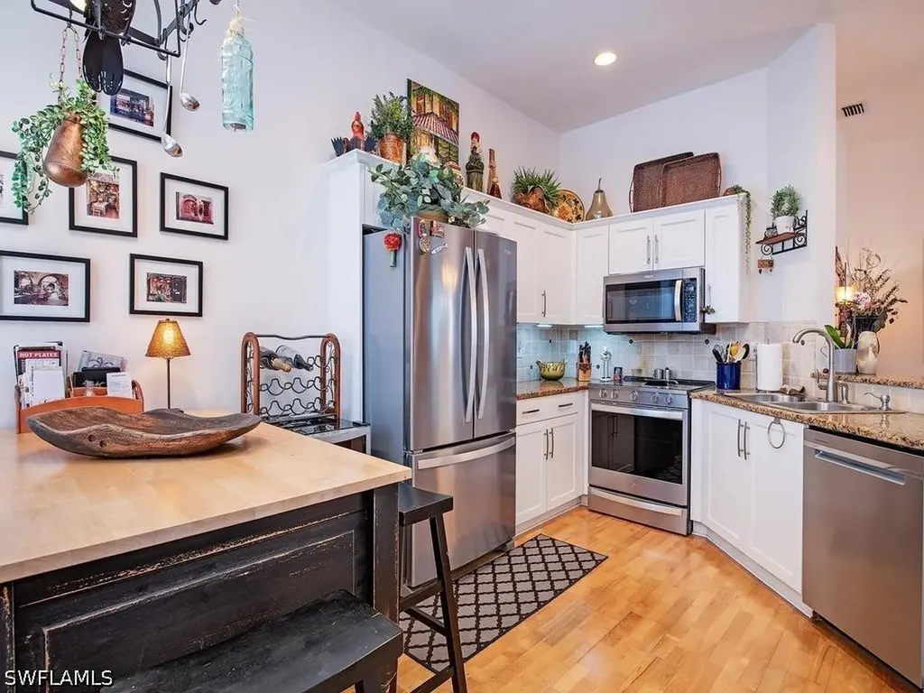 160 160 Vintage Circle Naples FL 34119