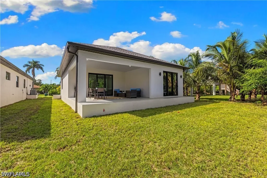 2533 Storter Avenue Naples FL 34112