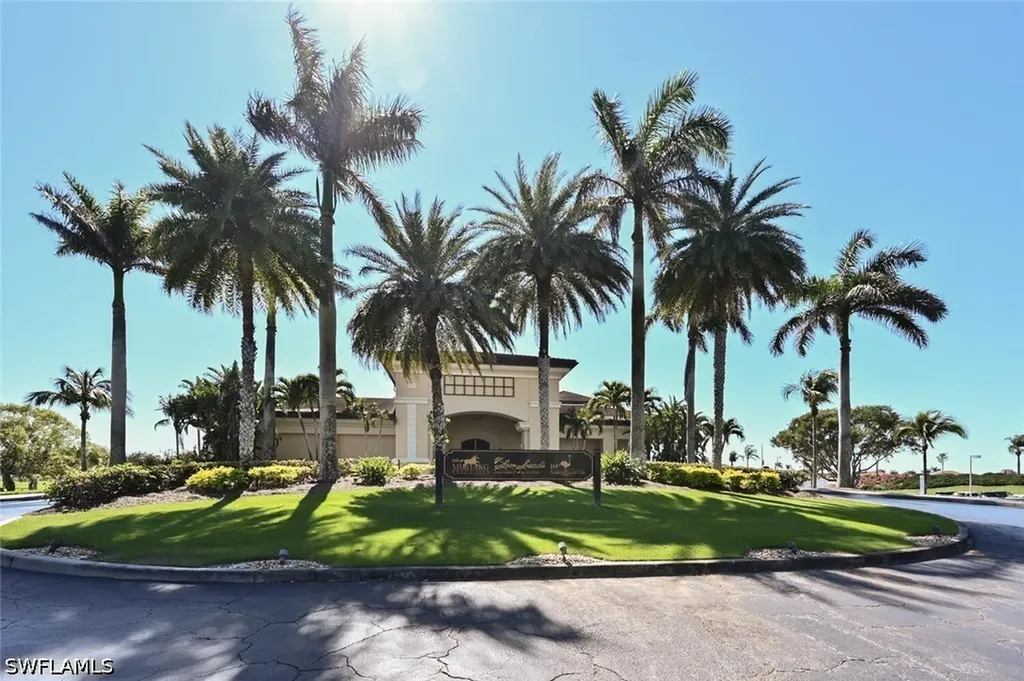 7563 Moorgate Point Way Naples FL 34113