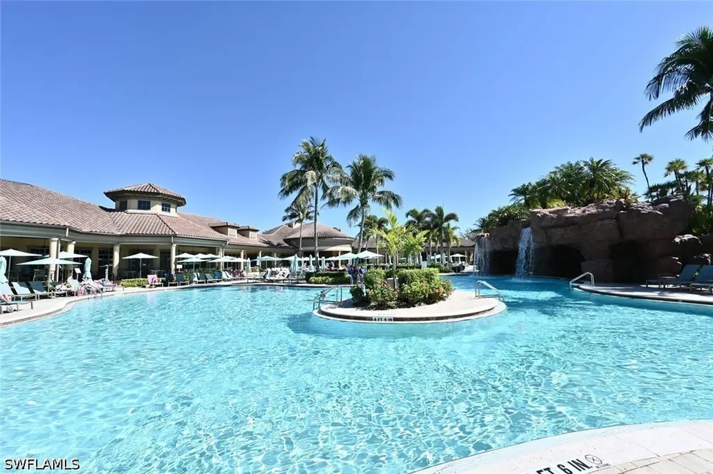 7563 Moorgate Point Way Naples FL 34113