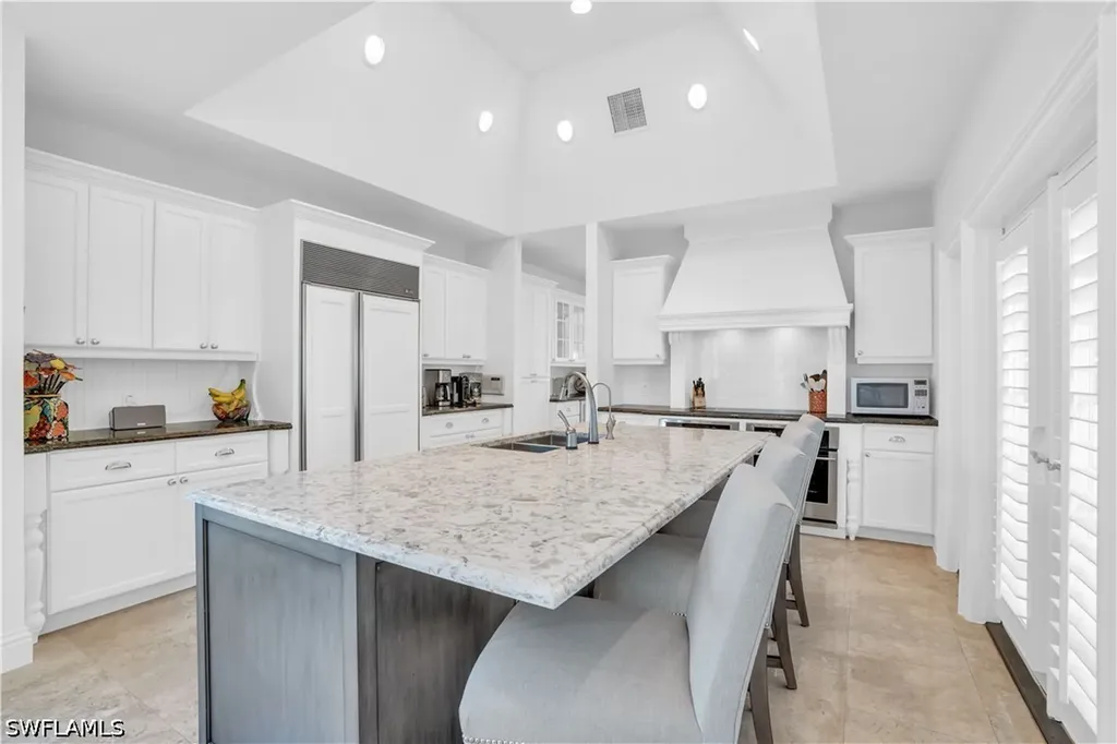 23 6th Avenue N Naples FL 34102