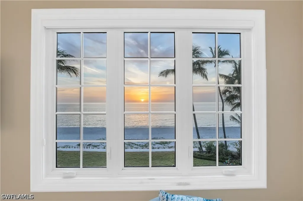 23 6th Avenue N Naples FL 34102
