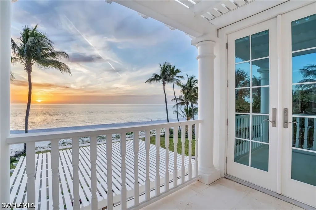 23 6th Avenue N Naples FL 34102