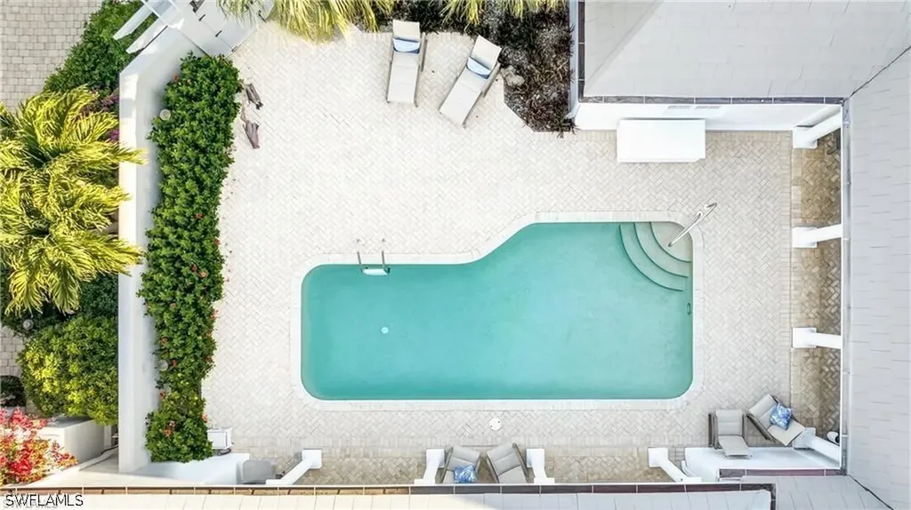 23 6th Avenue N Naples FL 34102