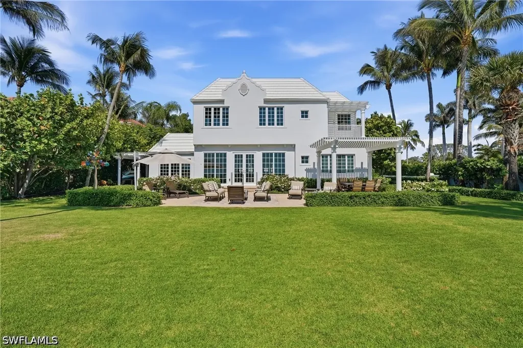 23 6th Avenue N Naples FL 34102