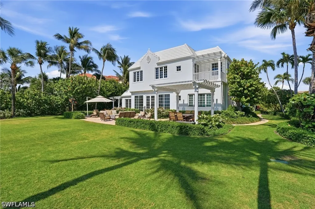 23 6th Avenue N Naples FL 34102