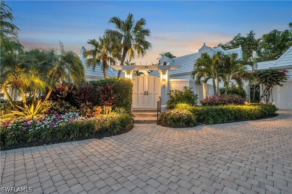 23 6th Avenue N Naples FL 34102