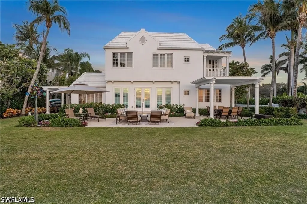 23 6th Avenue N Naples FL 34102