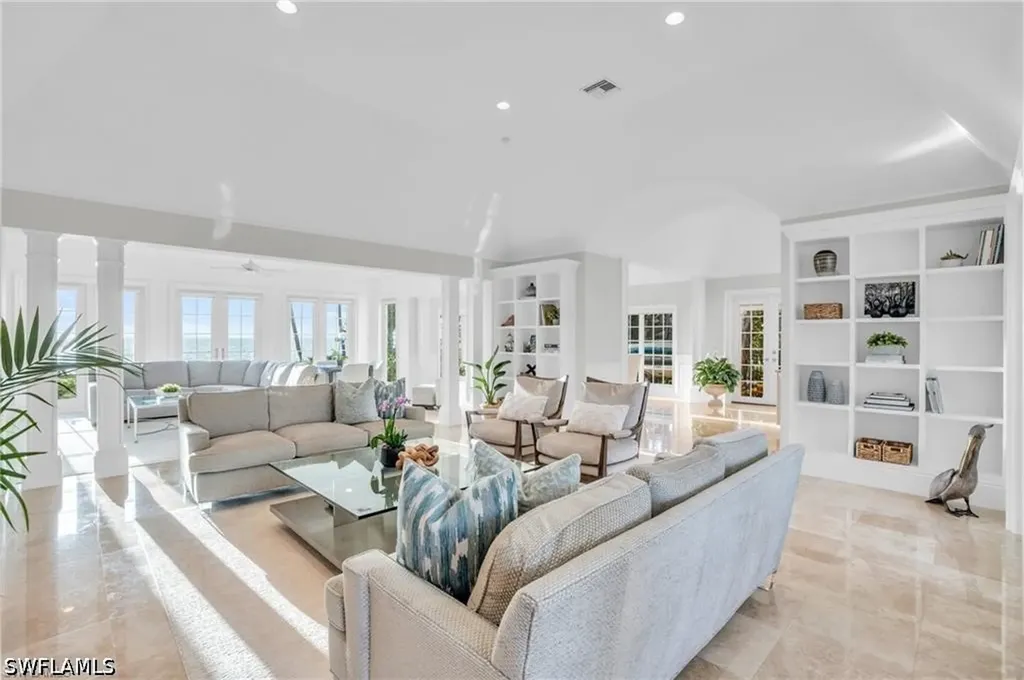 23 6th Avenue N Naples FL 34102