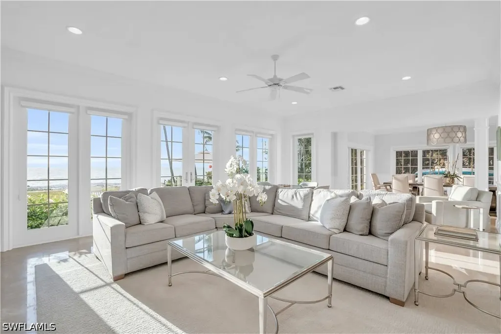 23 6th Avenue N Naples FL 34102