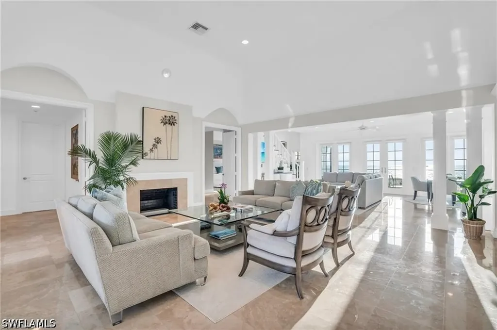 23 6th Avenue N Naples FL 34102