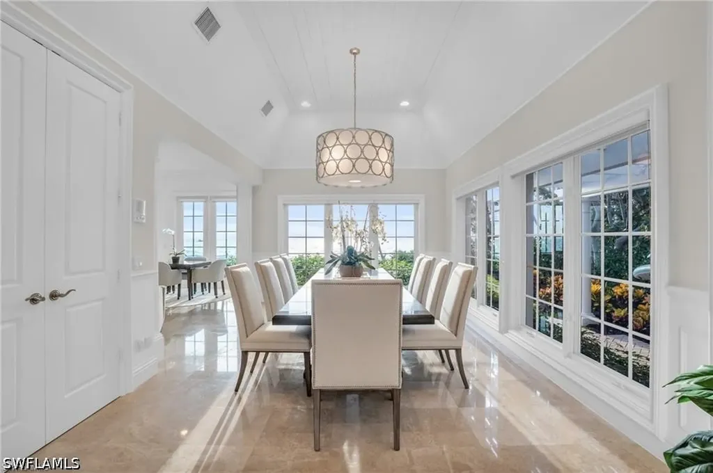 23 6th Avenue N Naples FL 34102