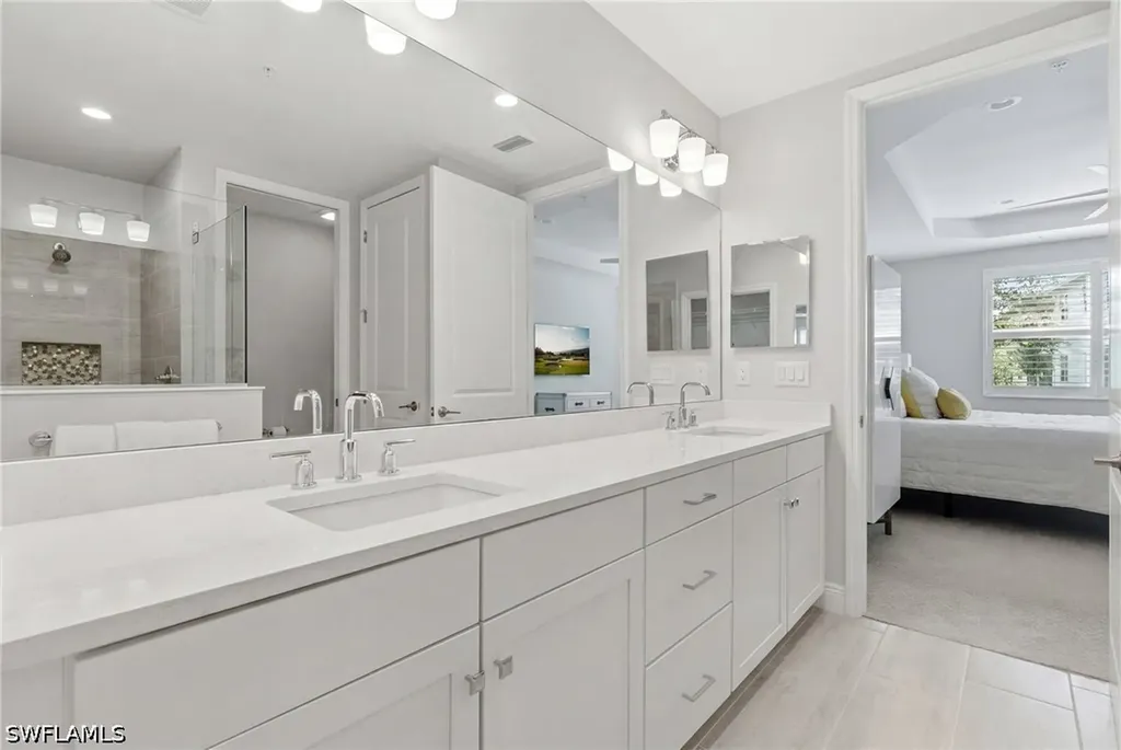 2560 Seychelles Drive Naples FL 34112
