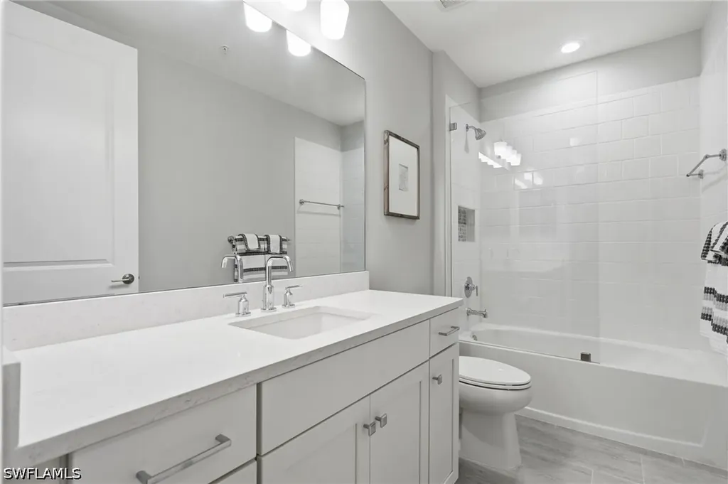 2560 Seychelles Drive Naples FL 34112