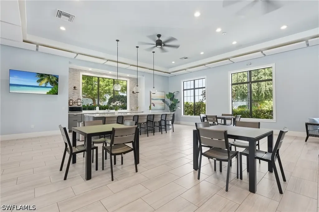 2560 Seychelles Drive Naples FL 34112